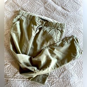 Army green JCrew relaxed fit chino in 10 tall
